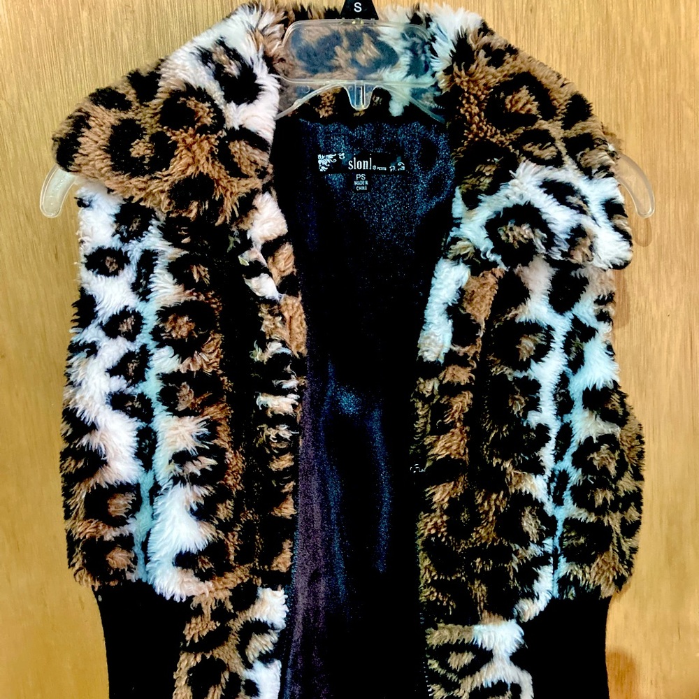 Leopard super soft winter vest used in very good condition
